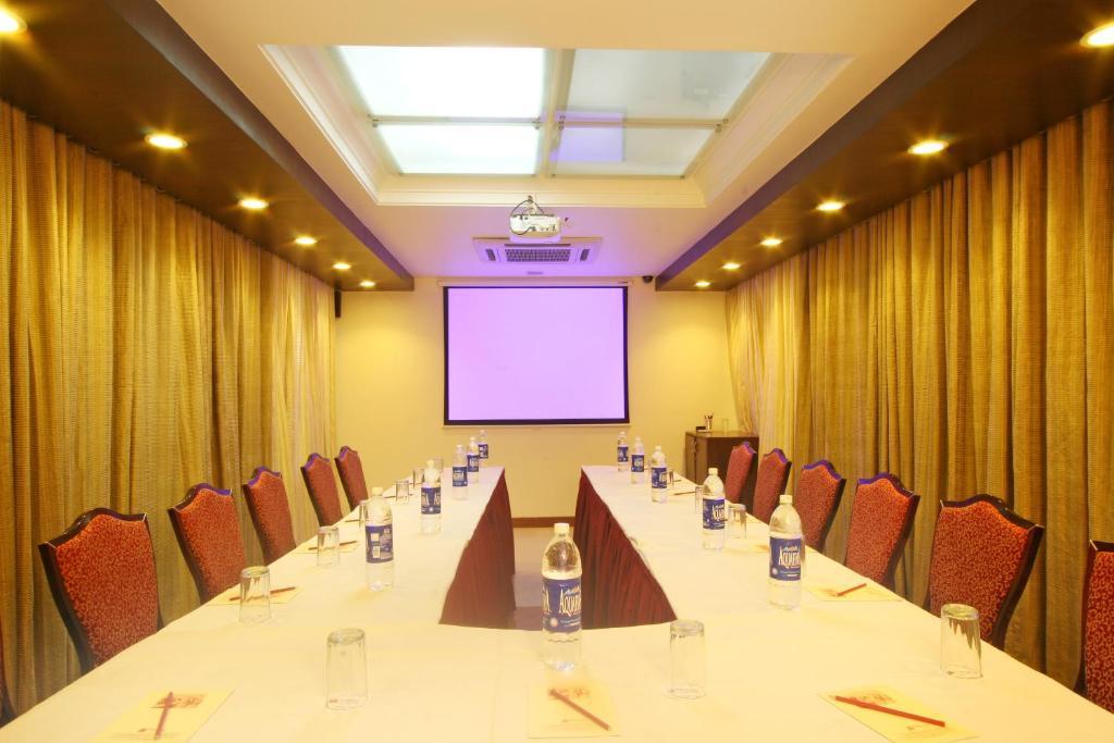 Отель Ambience Executive Pimpri-Chinchwad Бизнес фото